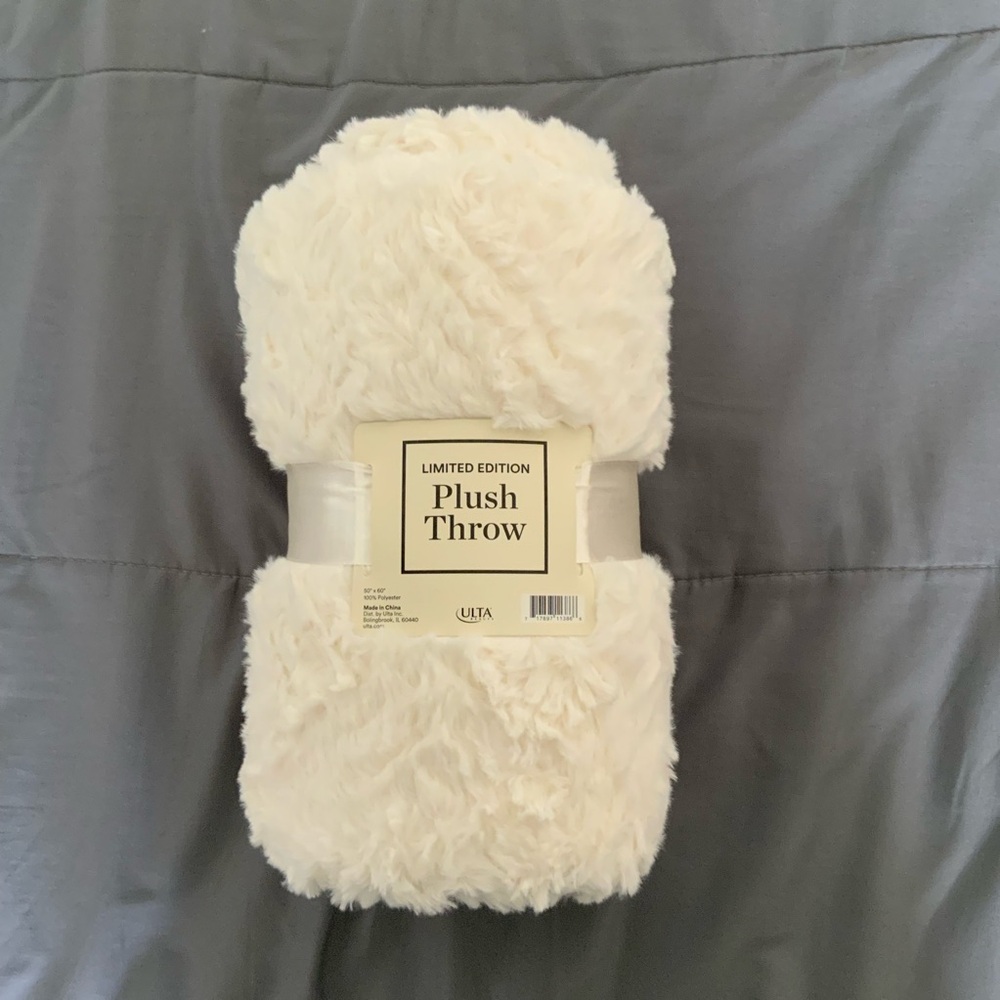 Ulta Beauty Limited Edition Plush Throw